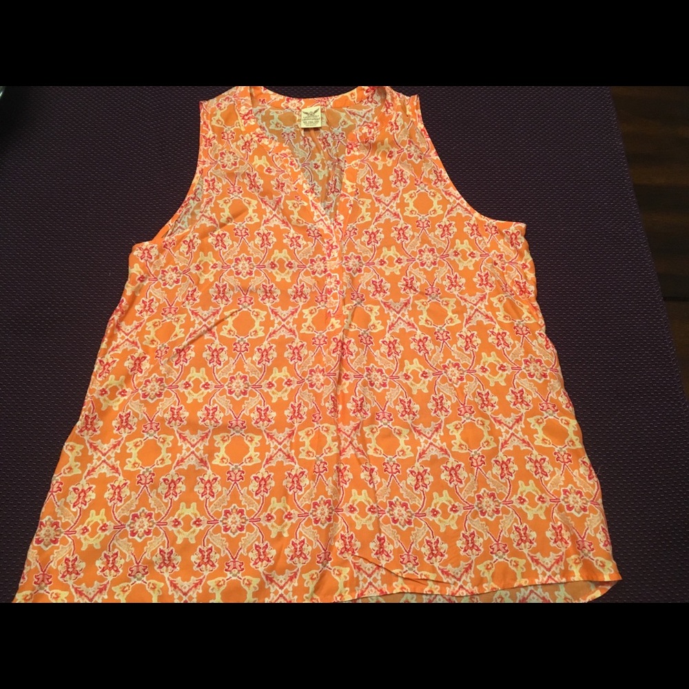 NWOT Faded Glory Patterned V-neck Sleeveless Top